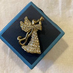 Sparkle with an Angel Blowing a Trump (Monet) Gold tone Pin